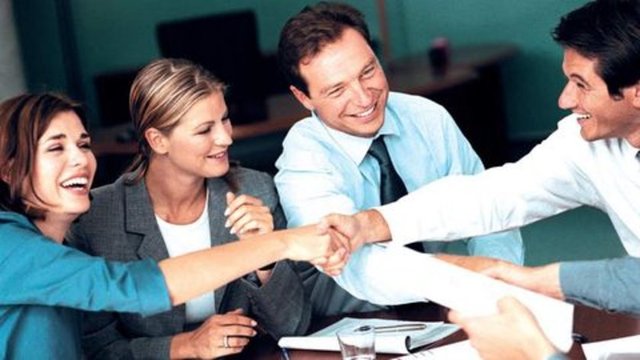 Yerinde konuşan, güçlü bir kişilik, sevme duygusu gayet yüksek uyumlu, dengeli, akıllı ve gayet çekici.