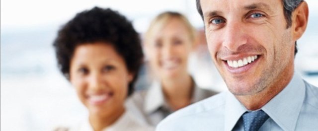 Oldukça etkileyici bir kişilik. Haksızlıklar karşısında her türlü mücadeleye girişebilen dürüst ve doğrucu bir insan. Hakikatlerin ışığı altında ilerlemekten yana olan.