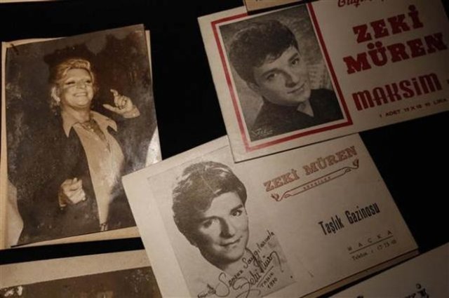 Sergide, sanatçının çocukluğundan son günlerine kadar gündelik hayatına ışık tutan belgeleri ve kostümleri yer alıyor.