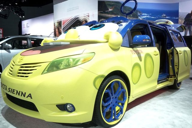 2015 Toyota Sienna, Sünger Bob karakterine benzeyen özel kasasıyla yer aldı