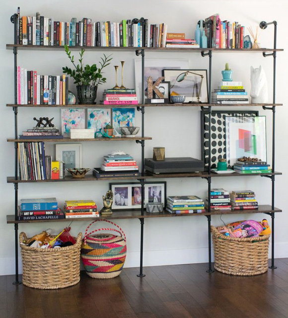 Güneş kremi, kozmetik ürünler, reçel, bulaşık deterjanı gibi basit ürünleri kontrol edip attıktan sonra asıl organize etmeniz gereken şeylerin ne olduğunu daha net görebileceksiniz.    -