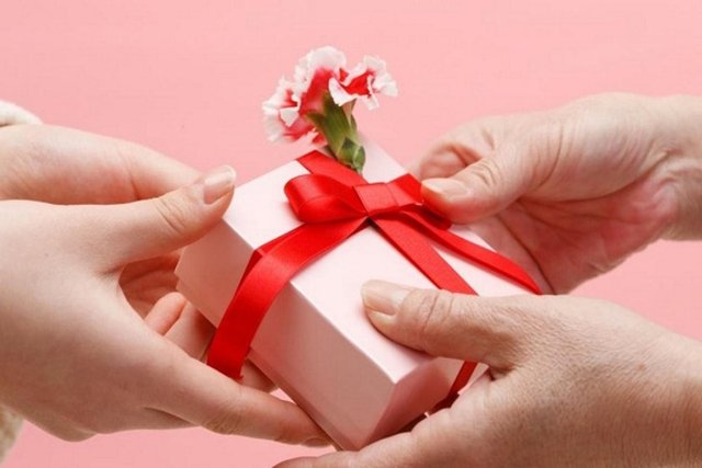 Aşık olduğunuz erkeğin doğum gününüzde size nasıl bir hediye almasını istersiniz?