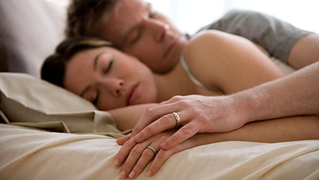 Eğer bu eşyalardan tamamen kurtulmak istemiyorsanız, eşyaları ya bir depoya kaldırın ya da ailenizin başka bir üyesine saklaması için verin.  -