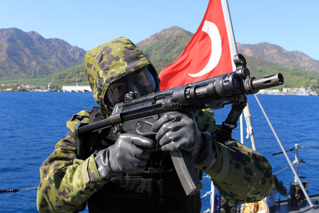 SAT Komutanlığı, 1963'te kuruldu. Kıbrıs Barış Harekatı'nda kıyıya ilk çıkan birlik olan SAT komandoları,