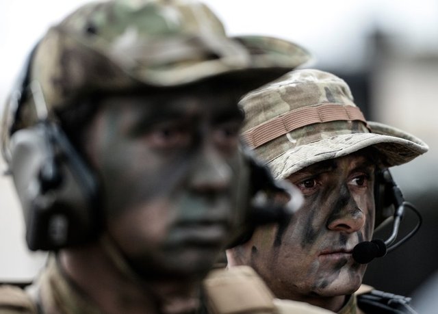 SAT komandolarının yetiştirildiği Beykoz'daki komutanlık kapılarını basın mensuplarına açtı. Komutanlık yetkilileri, çalışmaları hakkında gazetecilere bilgi verdikten sonra eğitim alanına geçildi. -