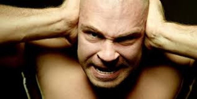 Başkalarını kontrol etmenin bir diğer yolu, beklemelerini sağlamaktır. İşleri halledemediğinizle ilgili bir sürü bahaneniz var.