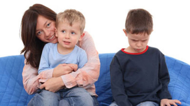 Her zaman, yalnız olmaktan korkuyor ve sizi terk etmemeleri için çevrenizdekileri kontrol etmeye çalışıyorsunuz. Oldukça kafa karıştırıcı, öyle değil mi!