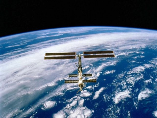 KADIN ASTRONOT - Uzayda gözlemlenen sağlık sorunları:Duruşa bağlı iç organ sorunu yaşıyor.