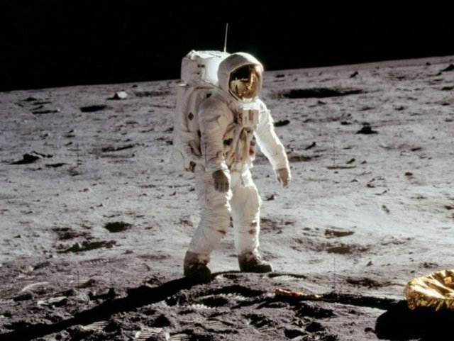 ERKEK ASTRONOT - Uzayda gözlemlenen sağlık sorunları: Duruşa bağlı iç organ sorunları daha az görülüyor.