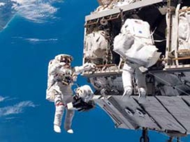 ERKEK ASTRONOT - Uzayda gözlemlenen sağlık sorunları: Kemik ve kas erimesi kiloya bağlı olarak daha sık görülebiliyor.