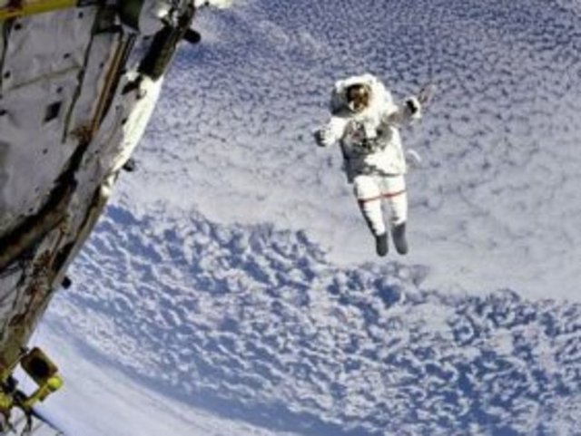 KADIN ASTRONOT - Uzayda ve Dünya'da gözlemlenen sağlık sorunları: Yaşlanmaya bağlı işitme kayıplarından daha az etkileniyor.