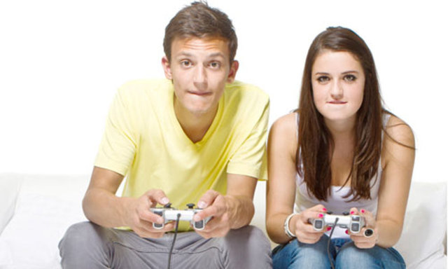 Sizinle birlikteyken oyun arkadaşlarını ihmal etmek istemiyorsa PlayStation konsolunu da mutlaka evinize getirecektir.