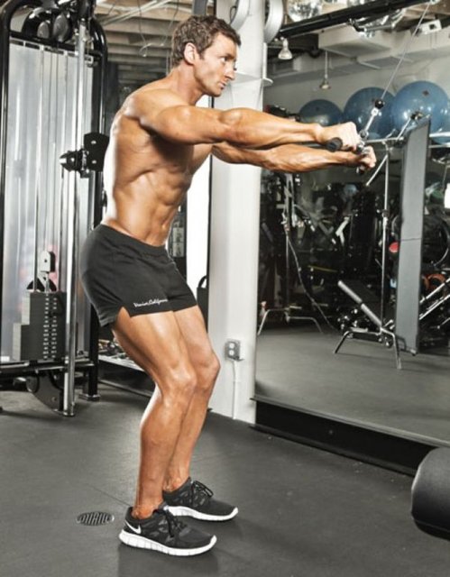 Yalancı hipertrofi de denilen bu şişkinlik hissi kas içerisinde geçici olarak kan ve sıvı toplanmasından başka bir şey değildir.