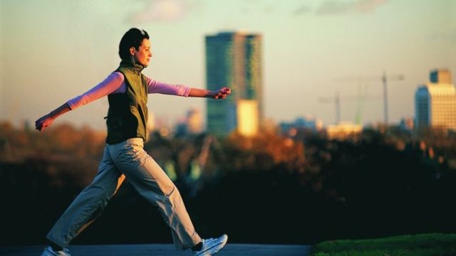 Sarkmaz. Sarkma görüntüsü kası saran cildimize has bir olaydır.