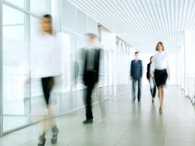 Başarılı insanlar geçmişte yaşanan olayların onları aşağıya çekmesine izin vermiyor.  -