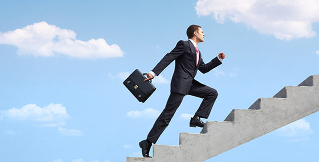 Başarılı insanlar yaşları ne kadar ilerlerse ilerlesin hiçbir insanın her şeyi bildiğine inanmadığı için yeni şeyler öğrenmekten vazgeçmiyorlar.  -