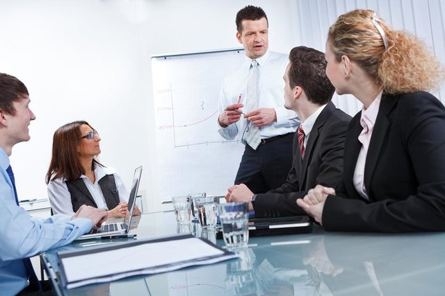 Başarılı insanlar hayattan beklentilerinin tam olarak ne olduğunu biliyor. Hayallerini net bir şekilde biçimlendiriyor ve onlara ulaşmak için çaba gösteriyorlar. -