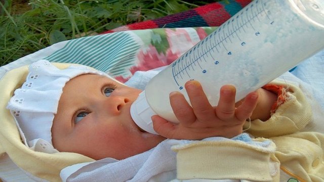 "Burada unutulmaması gereken en önemli noktalardan biri, sütün doğal bir şeker olan laktoz nedeniyle gece boyunca tüketildiğinde yine çürük gelişimine neden olabileceğidir.