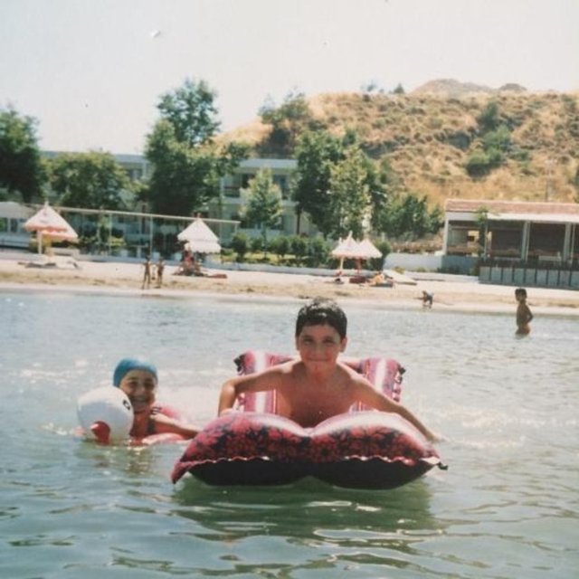 MİNE TUGAY  - 1984 İskenderun Arsuz Birtanem abimle