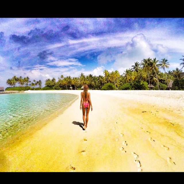 ÖZGE ULUSOY  - Hacı Sabancı ile barışan güzel manken ve sunucu Özge Ulusoy Sabancı'yla gittikleri Maldivler tatilinde çekildikleri fotoğrafları Instagram hesabından paylaştı.