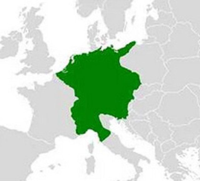 Rönesans ve Reform hareketleri sonunda iyice zayıflamış ve yıpranmıştır. Rönesans'ın başlangıcından kısa süre önce zayıflamaya başlayıp süper güç olmayı kaybetmiştir.