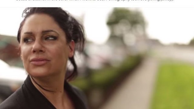 Çok para kazanmasına rağmen sürekli alkol alan porno yıldızı hayatından herşeyin gittiğini anlattı.  -