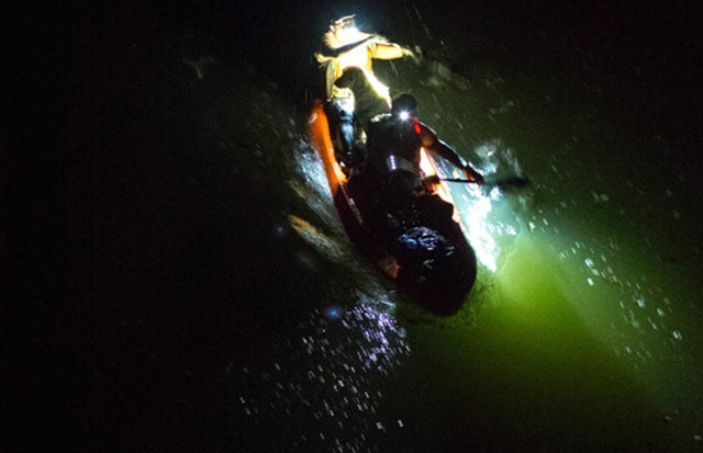 Bunun üzerine Arthur'un bırakılmasına karar verildi. Ancak sporcuların ardından suya atlayan Arthur kanoya alındı.