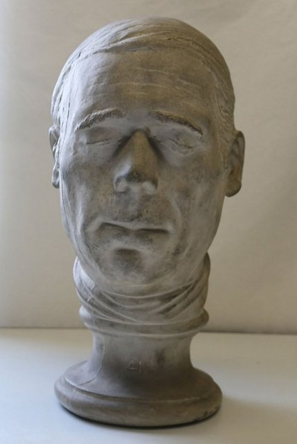 Babinsky Suçu: Zenginden alıp, fakire veren bir hırsız olmak.  19. yüzyılın Robin Hood'u Babinsky'nin rahatlamış yüz ifadesine ve saçlarının yerinde duruyor olmasına bakılırsa; ölüm maskesi kendisine öldükten sonra uygulanmış. -