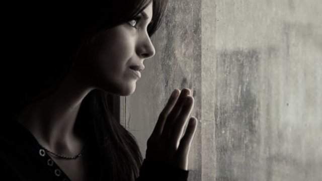 Bazı kişilerde daha hafif seyrederken bazılarında ise bu durum depresif bir hal alabilir.