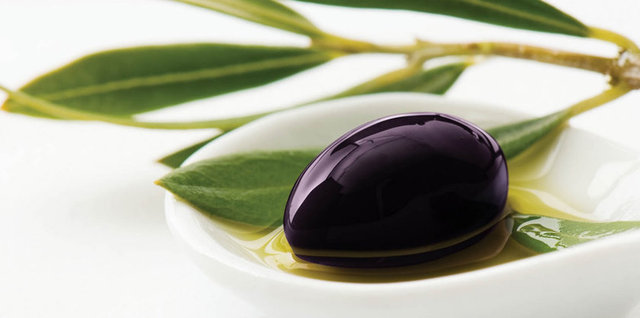 Soğuk preslenmiş hali sağlıklı yaşam için bire bir olan bu yağ, erken yaşlanma ve kırışıklıklar için mükemmel bir silah.