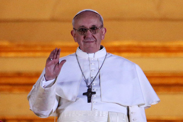 9. Papa Francis  - Vatikan'da gerçekleştirdiği reformlar, ortadoğu barışı için harcadığı çaba ve diğer global konularda gösterdiği duyarlılıkla 2013 TIME yılın kişisi seçilen Papa Francis, bu yıl yeniden aday oldu. -