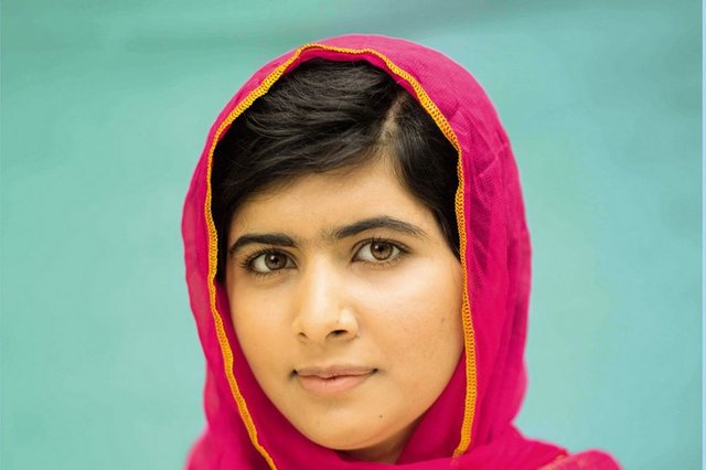 4. Malala Yousafzai  - 17 yaşındaki Pakistanlı aktivist Yousafzai, kız öğrencilerin eğitimi konusunda gerçekleştirdiği aktivizm konusunda Nobel Barış Ödülü'nü almış ve Nobel literatürüne ödül alan en genç kişi olarak geçmişti. -