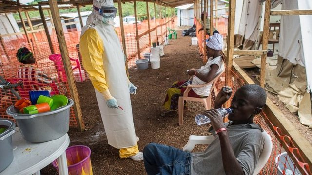 5. Ebola doktor ve hemşireleri  - Afrika başta olmak üzere dünyanın tüm ülkelerinden hastalığın olduğu bölgeye giderek hayatlarını riske atarak can kurtaran doktorlar, şüphesiz 2014 yılına damgasını vuran kişiler arasında başı çekiyor. -