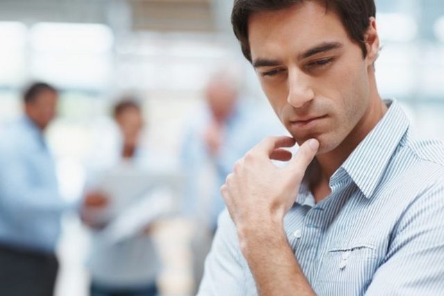 İlişkinin kötü taraflarına odaklanın: Hatıralar peşinizi bırakmıyor, gülüşü gözünüzün önünden gitmiyor, son hafta sonunuzu unutamıyor olabilirsiniz, çok normal. Hemen aklınıza kötü bir anınızı getirin.