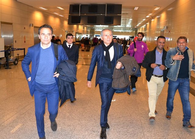 Fenerbahçe ile Süper Kupa finalinde karşılaşan Galatasaray, 0-0 sona eren mücadelenin ardından penaltı atışlarıyla ezeli rakibine mağlup olmuştu. Özellikle bu maçta Fenerbahçe'nin rakibine kurduğu büyük baskı Prandelli'nin eleştirilmesine sebep olmuştu.