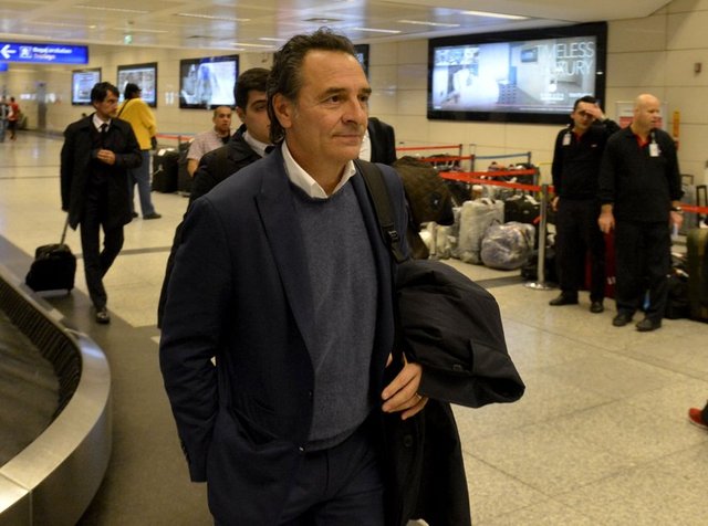 Süper Lig'e ise Galatasaray iyi bir başlangıç yapmıştı. Deplasmanda Bursaspor'u 2-0 mağlup eden Galatasaray, Süper Lig'de 10 haftada 12 gol atarken ağlarında ise 12 gol gördü.