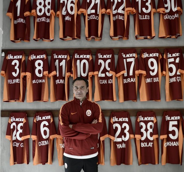Prandelli'nin kadro seçimi de en çok tartışılan konular arasına girmişti. Galatasaray'ın büyük umutlarla transfer ettiği Bruma'ya 1-2 maç dışında hiç şans tanımayan Prandelli, Sürpriz bir şekilde zaman zaman yıldız oyuncuları da kadro dışı bırakmıştı.