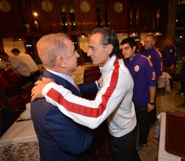 Hatayı bir tek Prandelli'de aramak yanlış olur. Eski yönetimin kararları, futbolcuların formsuzluğu da Prandelli'nin gidişini hızlandıran sebepler oldu.