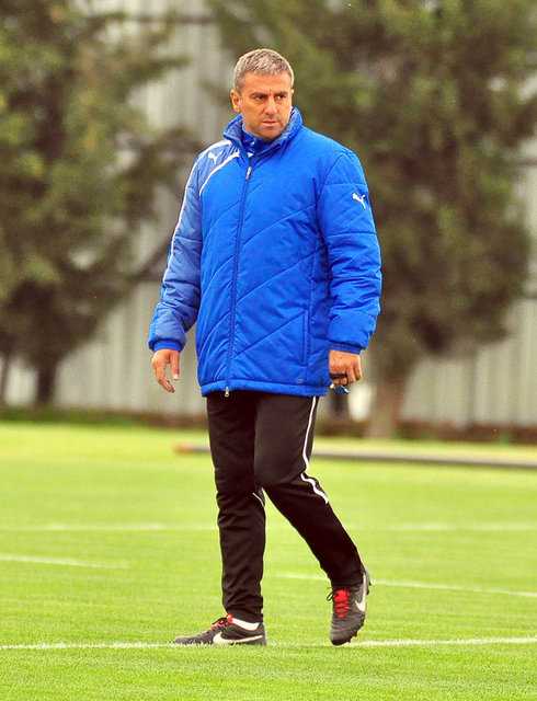 İki gün önce babasını kaybeden 44 yaşındaki teknik adam, kısa bir süre sonra Galatasaray'dan teklif aldı. Bu durum kaderin cilvesi olarak yorumlandı.