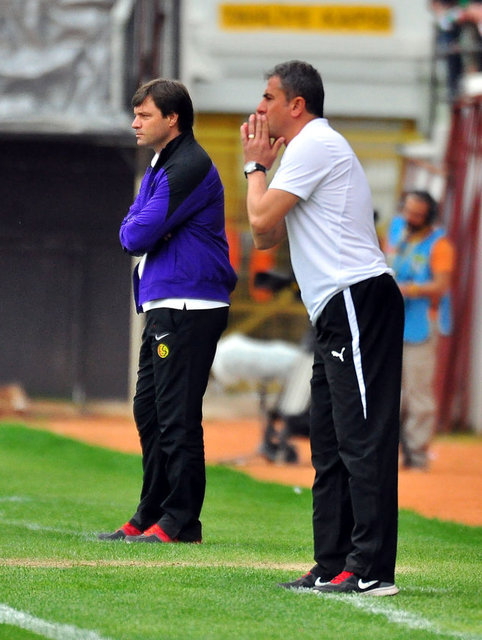 Hamza Hamzaoğlu, Akhisar Belediyespor'u 2013-2014 sezonunun sonuna kadar çalıştırdı. A Milli Takım'da Fatih Terim'in yardımcılığın yapmak için Akhisar'dan ayrıldı.