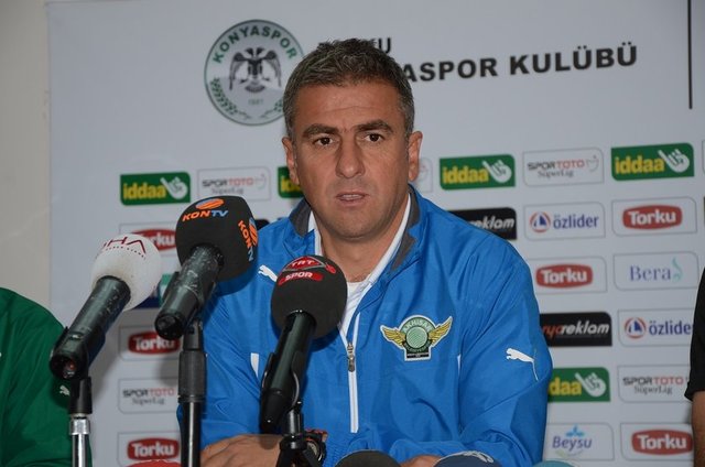 2005-2006 sezonunda Konyaspor'da yardımcı antrenör olarak göreve başladı. 2008-2009'da Malatyaspor, 2009-2010'da Eyüpspor'u çalıştırdı.