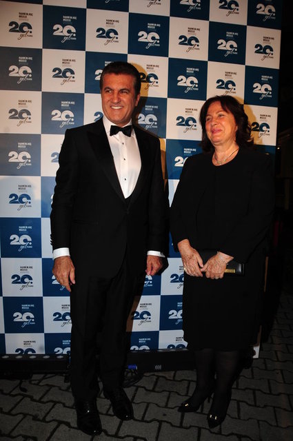MUSTAFA SARIGÜL, MONİK İPEKEL 