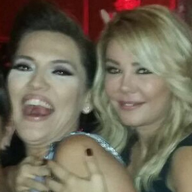 DEMET AKALIN  - Amanda aman esrosum dogmuş bensiz kutlasa da canoma mutlu yıllar