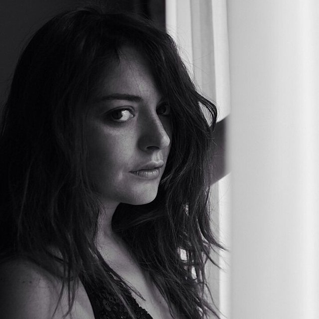 EZGİ MOLA  - Siyah beyaz