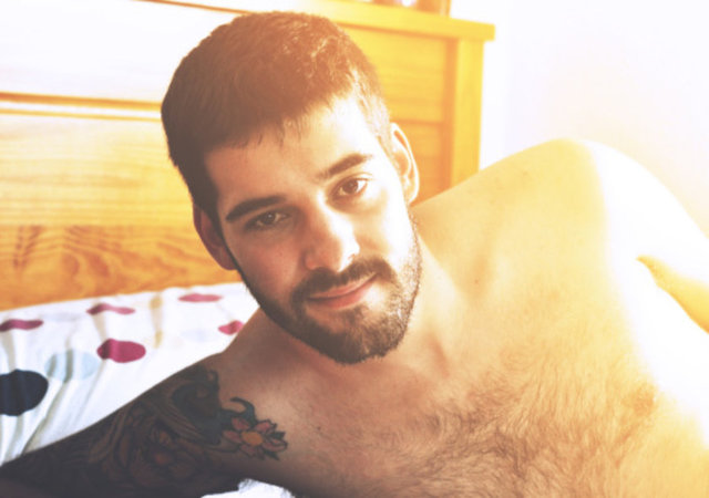 Duygusal sorunlar -  - Biz kadınlar her zaman duygusal olduğumuzu erkeklerin bizim kadar düşünceli olmadığını söyler dururuz. Bize göre erkekler için evde yaşanan sorunlar, duygusal çıkmazlar yatağa girene kadardır.