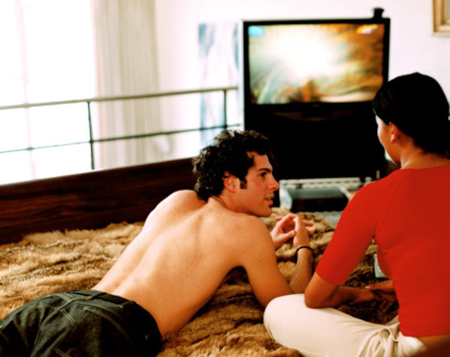 İlişkiye girmeden önce kadın başka şeylerle ilgileniyorsa, mail okumak-oyun oynamak gibi erkeğin cinsel isteği azalabiliyor.