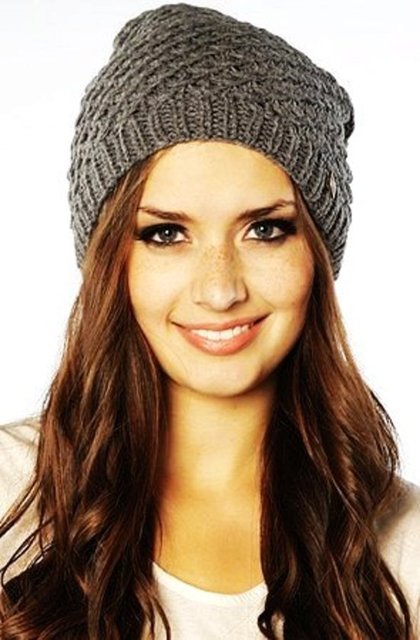 Berenin şeridine sürülecek nem arttırıcı bakım ürünleri saçınızın kuruyken elektriklenmesini engelleyecektir.