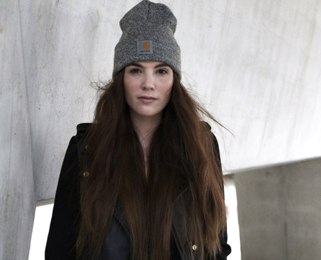 Eğer kış aylarında saçlarınız çok elektrikleniyorsa saçınızdaki nem oranı düşük demektir.  -