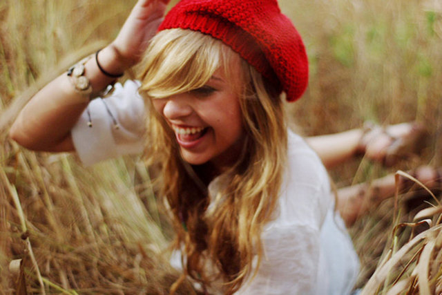 Nem oranını arttırmak için berenin içerisine özel saç kremi, serum ya da sprey sürmeyi deneyebilirsiniz.  -