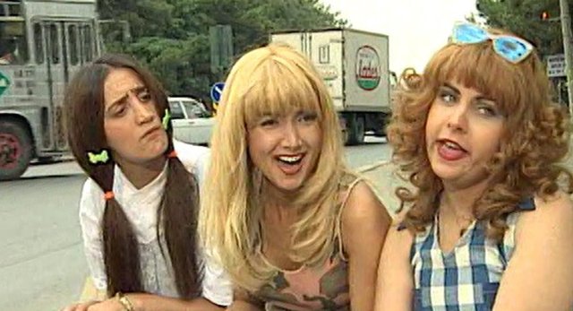 1996 - Çılgın Bediş - Karikatürist Özden Öğrük'ün 1976'dan itibaren Gırgır dergisinde çizmiş olduğu karikatür temel alınarak 1996 yılında televizyon dizisi haline getirilmiştir.